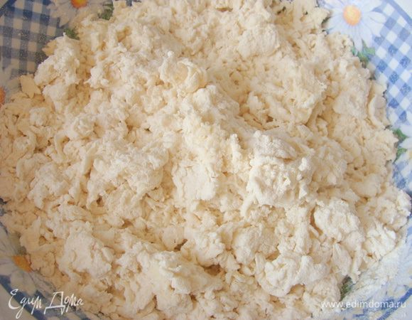 Для подачи можно сделать красивую шкатулочку в виде колечка!
Для этого я использовала белковое тесто.
В этот раз я еще больше его адаптировала по своему вкусу и оно получилось гораздо нежнее!


Муку смешать с белками.