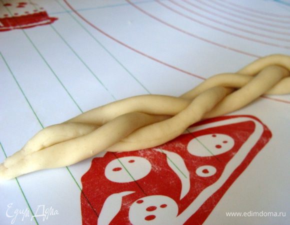 Сплести их в косичку.