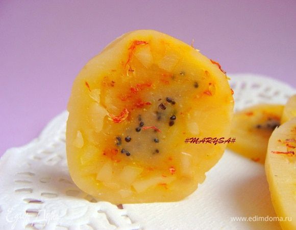 Красивый, сложный янтарный разрез получается у сырного рулетика! Похож на драгоценный камушек)