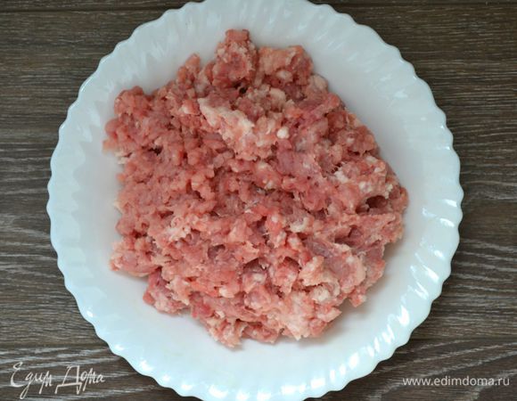  Добавить фарш.