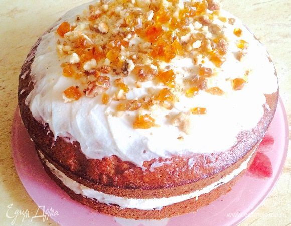 Остывший корж смазать 2/3 крема (я люблю, когда в серединке крема больше, чем сверху), на него положить второй корж и прижать. Второй корж смазать оставшимся кремом и посыпать бриттлом. Готово! 