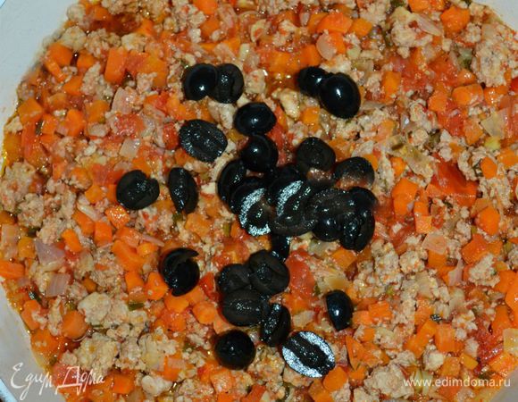 В самом конце добавить порезанные пополам оливки.