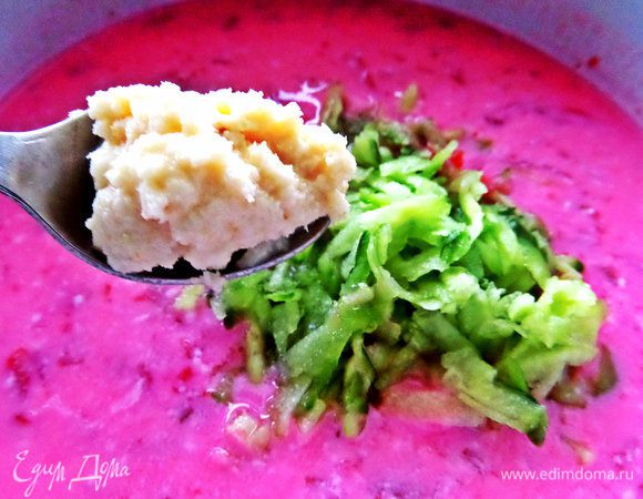 Для усиления вкуса я люблю добавлять хрен. Начните с капли, потом понравится! Кстати, хрен подходит в любую окрошку.