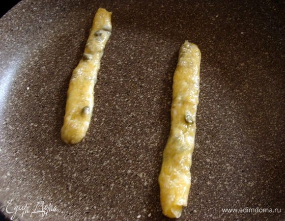 Вот такие остренькие палочки с халапеньо и каперсами.