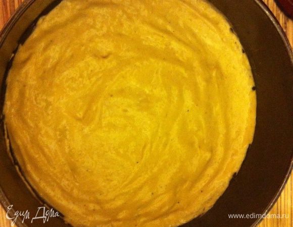 Выложить тесто в форму 18 см. Выпекать 12-15 минут при 180С.