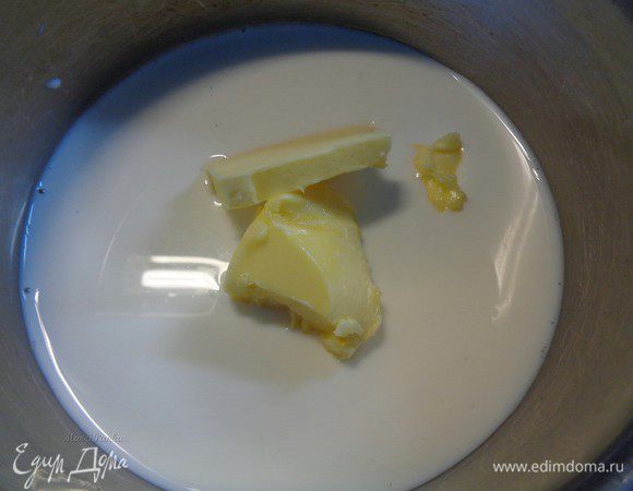 Отрезать 50 гр сливочного масла.