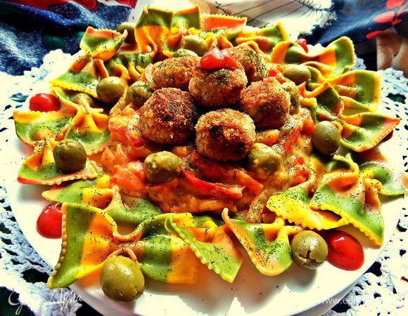 Завершаем башенкой из тефтелек!