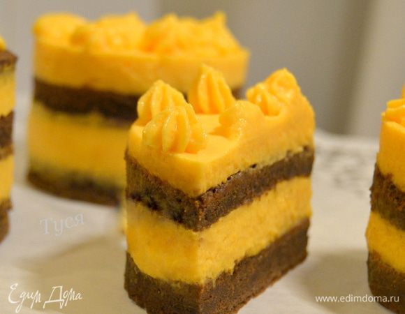 В день Победы хочу пожелать
Позабыть, наконец, о ненастьях – 
В добром здравии годы встречать,
Если плакать – то только от счастья!

Пусть успехами радуют вас
Ваши правнуки, внуки и дети!
И пускай каждый миг, каждый час
Солнце ласково в жизни вам светит!