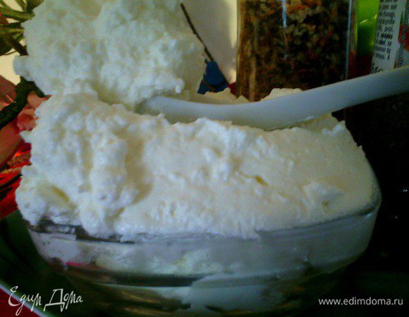 А теперь угощайтесь. С вареньем, мёдом или фруктами.