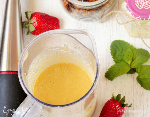 Поместите все ингредиенты в блендер и пробейте до однородности.  Помните, что залог успеха - однородная текстура! Никаких кусочков!