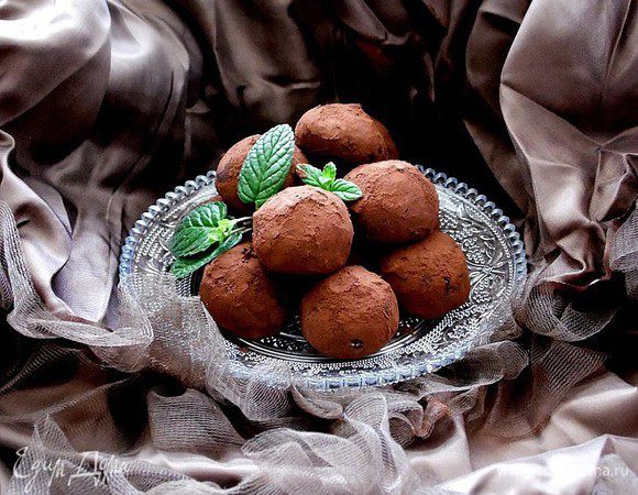 Достать конфеты и обвалять в какао. Готово! Наслаждайтесь с чашечкой кофе или чая.