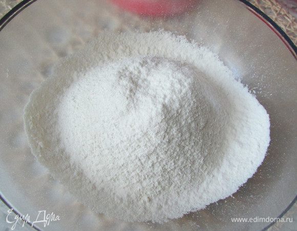 Просеять муку, разрыхлитель и ванилин.