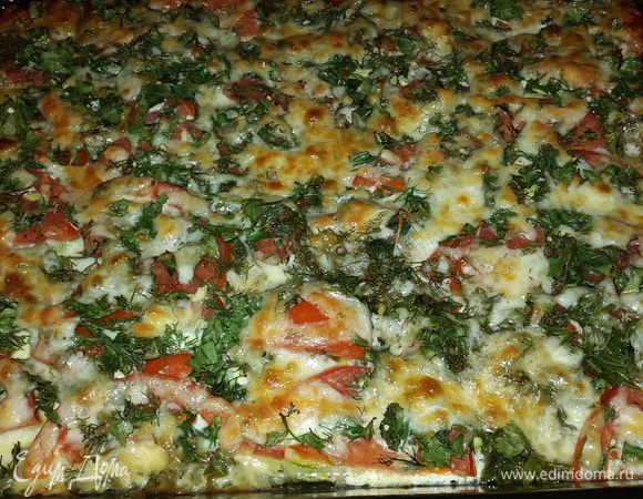 Даем немного отдохнуть, разделяем на 4 части лопаткой и подаем к столу.