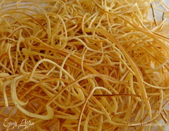 Из половины нормы получается вот столько готовой продукции. Кстати, готовое тесто можно хранить в морозилке.