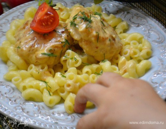 А это сынок не мог дождаться когда мама закончит фотосет.