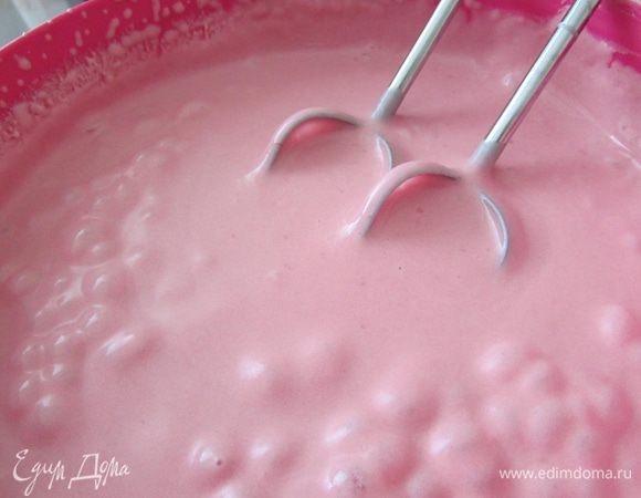 Каждый час мороженое перемешивать миксером, 3-4 раза.