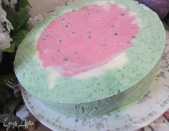 Перед подачей мороженое извлечь из формы и освободить от пленки. Дать постоять 10-15 минут.