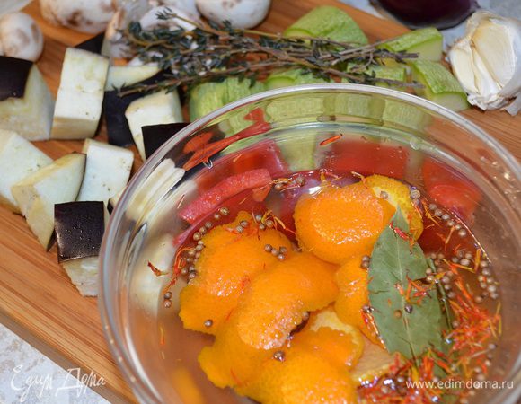 Смешать остальные ингредиенты для маринада отдельно.