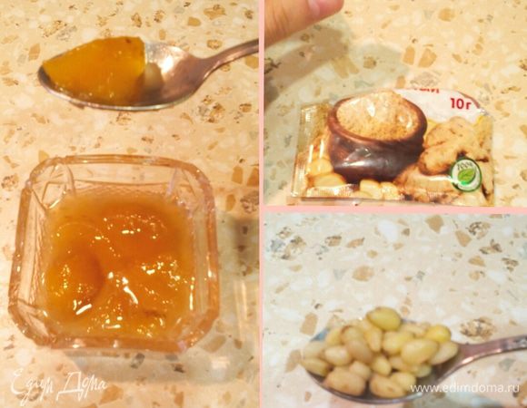 Выкладываем яблоки в форму и начинаем самое интересное...
В первое яблоко кладем абрикосового варенья, вообще можно больше/меньше по вкусу и сколько поместится, затем кедровые орешки и посыпаем по желанию щепоткой имбиря.