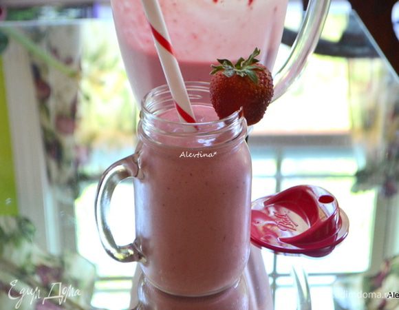 Разлить по стаканам. Очень вкусный смузи. По рецепту шли еще семена чиа 1 ст.л, но и без них смузи густой.