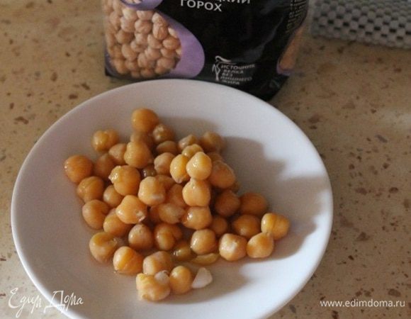 Нут отварить, согласно инструкции на упаковке. Я это сделала с вечера.