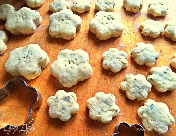 Тесто такое нежное, мягкое! Я слегка наколола верх вилкой.