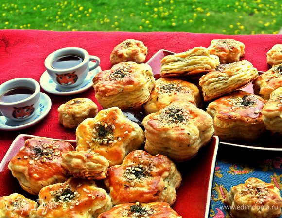 Вот такой чудесный завтрак со слоечками получился у меня!