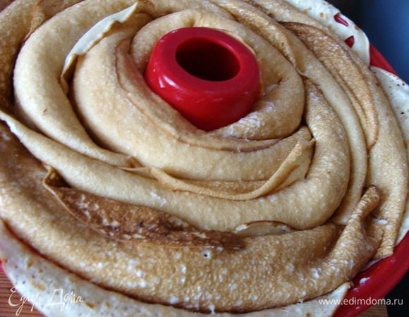 Для тертьего слоя понадобилось 9 блинчиков.