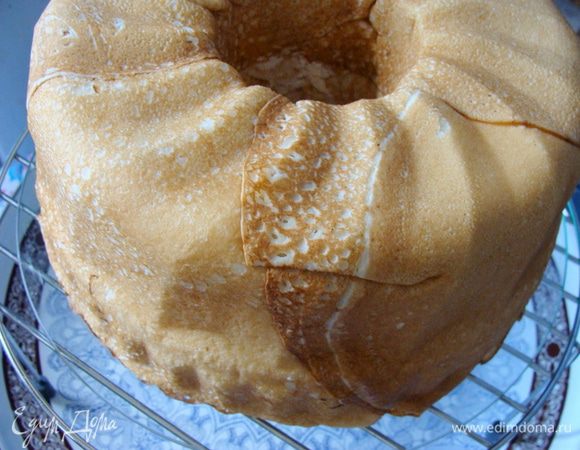 Вот что получается на утро.
Торт прекрасно держит форму и выглядит очень даже симпатично!
Если не для праздничного стола, то его вполне можно уже подавать :)