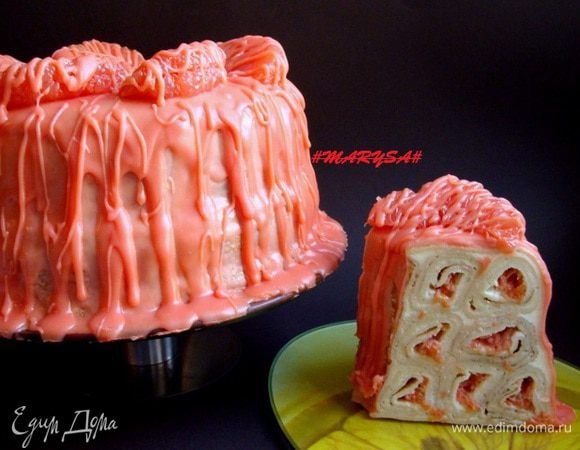 Готовый торт поставить в холодильник буквально на несколько минут и можно подавать!
Нарезать его очень просто даже на кусочки по 5 мм толщиной!
