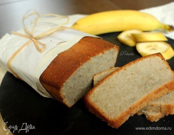 Выпекала я десерт минут 60. 
Здесь важно контролировать процесс. Как серединка хлеба поднимется (может треснуть, это нормально) и по кухне начнет распространяться необыкновенный аромат, проверяем шпажкой. Она должна выйти сухой. Если верх начнет сильно подрумяниваться, накройте его фольгой (зеркальной стороной вверх). 
Многие пишут, что хлеб не пропекается вовсе. Но здесь, во-первых, нужно регулировать процесс, исходя из формы и духовки, а, во-вторых, хлеб не должен быть сухим или рыхлым. Он будет влажным и плотным. Конечно, липкой тянучей массы быть не должно, но и кексовой тестуры тоже...
