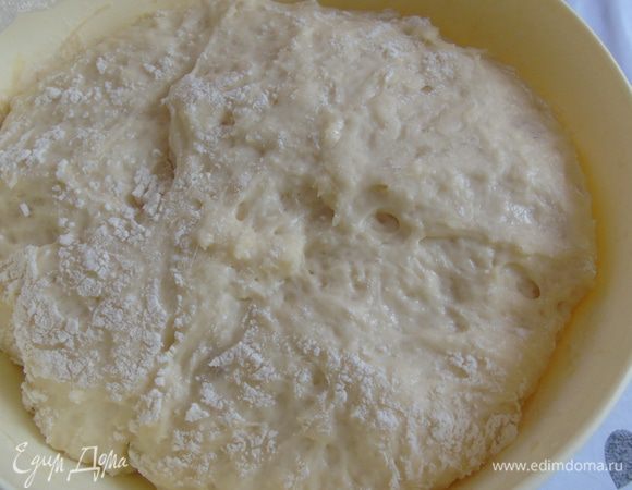 Через час у нас будет вот такое пушистое тесто.