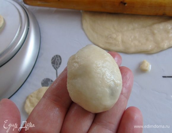 И защипываем пирожок. 