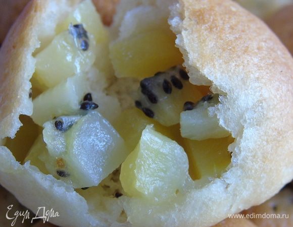 А вот разлом, правда такой пирожок ломать не стоит, он целый помещается :)