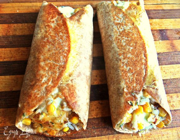 Так поступаем со второй тортильей или запекаем в духовке.