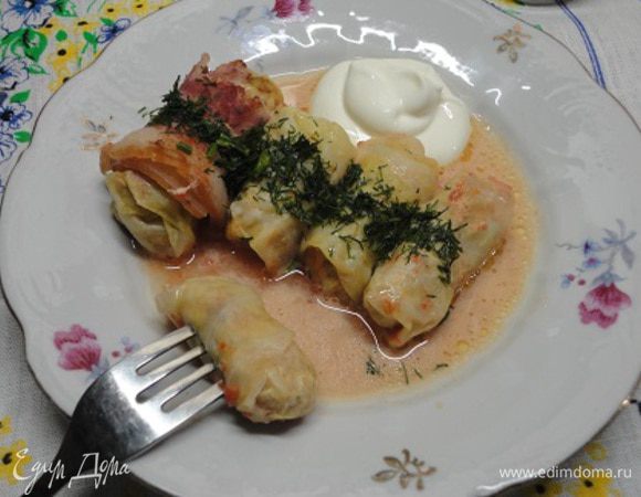 Подавать со сметаной и зеленью по вкусу.