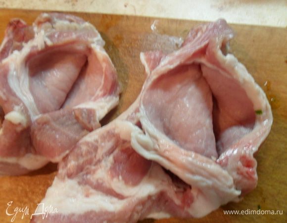 Сделать в мясе кармашки.