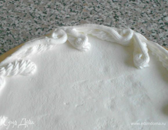 Сменить насадку на меньшую и поверх спиралек выложить завитушки. 