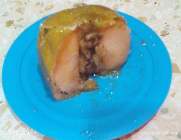 С мёдом, грецкими орехами и корицей.