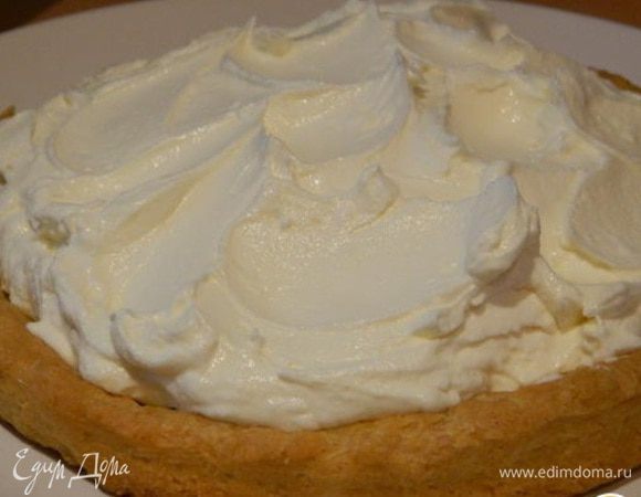 Выложить начинку на корж и убрать в холодильник на 1 час.