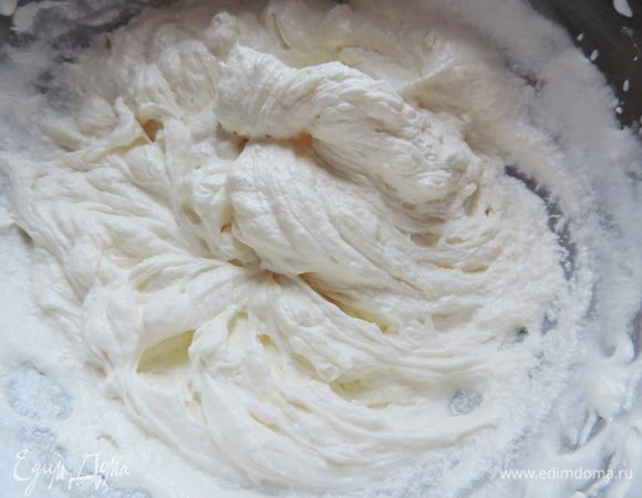 А потом берется крупинками и становится похожим на рассекшийся масляный крем.