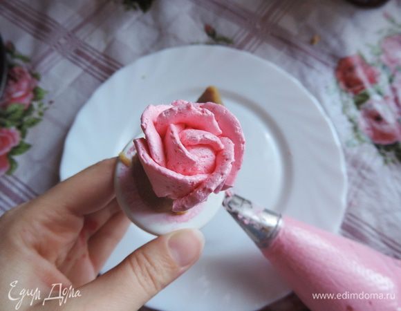 Теперь делаем 5 лепестков, насадка "указывает на 12 часов".