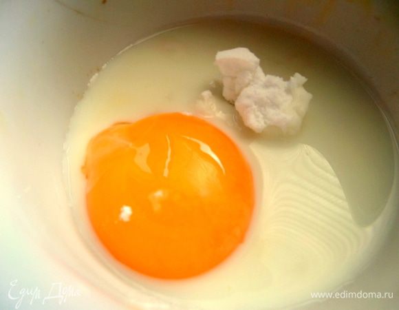 Влить оставшееся молоко.