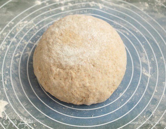 Вымешиваем мягкое тесто.