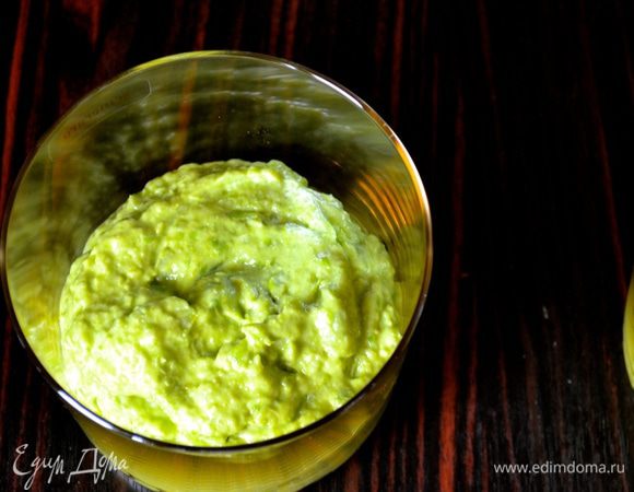 ...и аккуратно заполнить стаканчики из мешка на 1/3.  