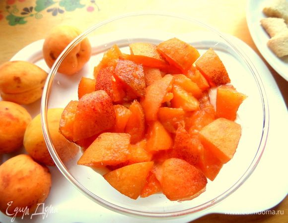 Далее слой фруктов.