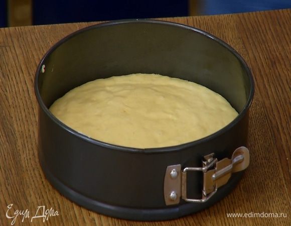 Отправить форму с тестом в разогретую духовку на 10 минут.