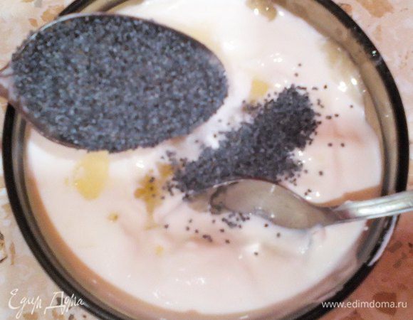 Маковый слой.
50 г молока+10 г желатина. Всё также.
В густой йогурт или нежирную сметану + 1 ст.л мёда (или сахара) на выбор, лимонный сок, ванилин.

Мак можно замочить в кипятке или сразу добавить в йогурт/сметану.