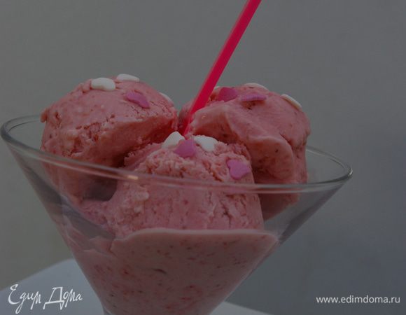 Крем: смешать крахмал с сахаром и развести 2 ст. л. молока. Вскипятить оставшееся молоко, добавить крахмал и заварить. Остудить.

