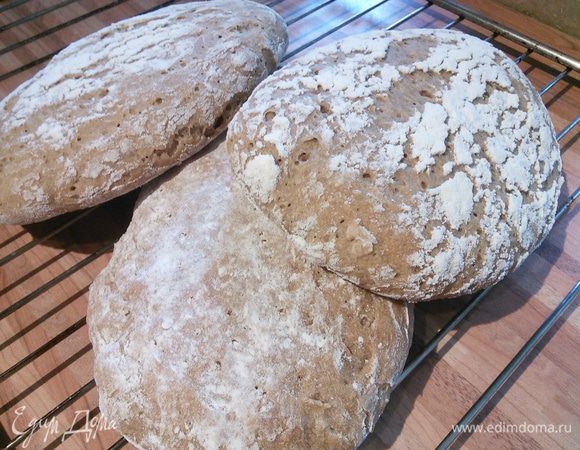 Духовку разогрейте до 230 °, понизьте температуру до 210° и выпекайте приблизительно 25 мин с паром. Остудите на решётке. 